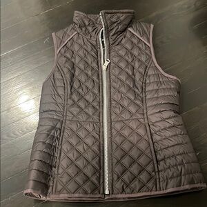 Women's Quilted Puffer Vest - Dark Brown